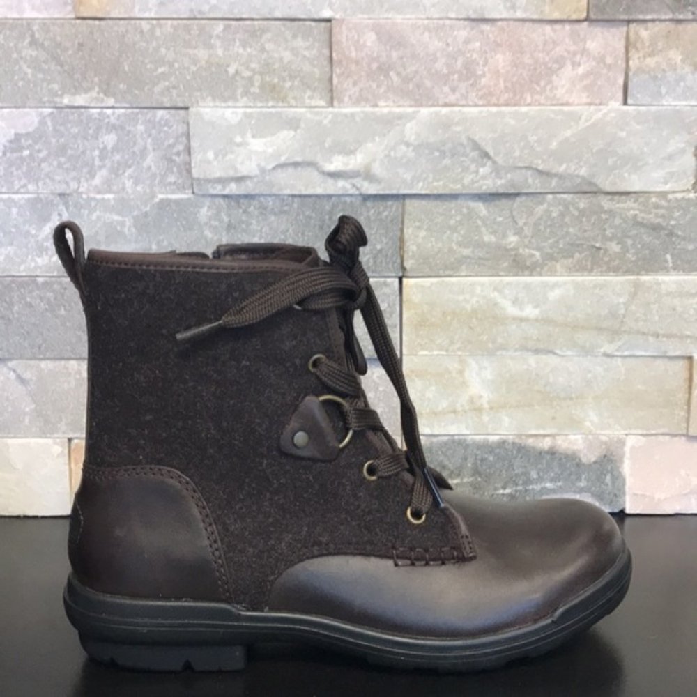 🎁 UGG Women's Hapsburg Lace Fashion Boot - Picture 6 of 8